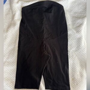 LIKE NEW H&M Mama Black Maternity bike shorts